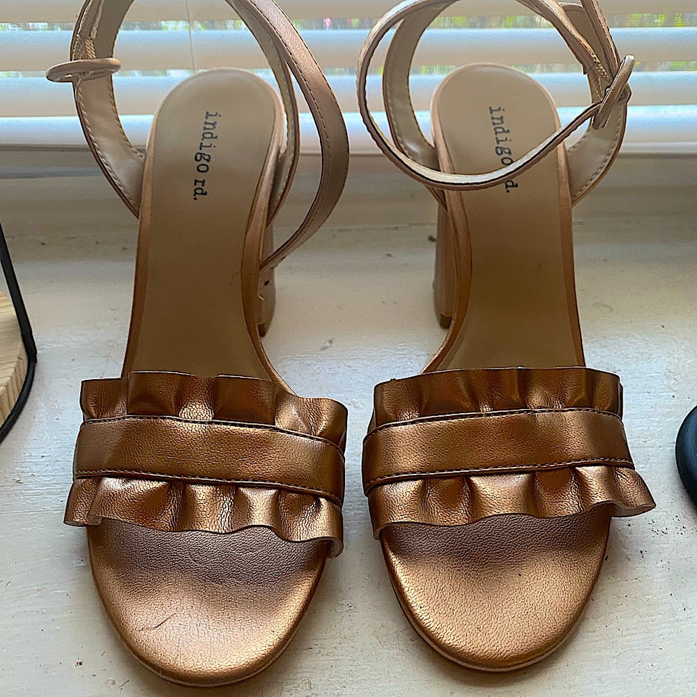 Size 7 Rose Gold Indigo Rd. Strappy sandals